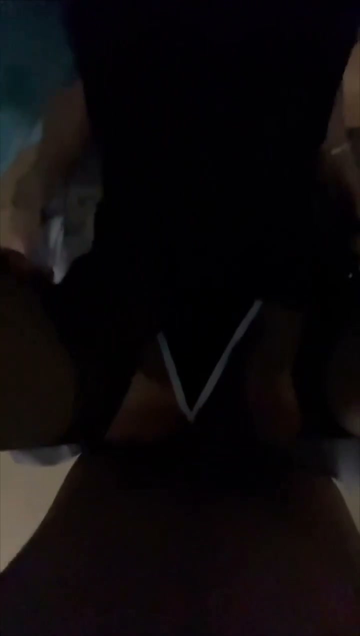06广艺的女大，在学校是御姐女生，私底下是让爸爸使劲操她的母狗，每次都要求她换上黑丝袜然后被我撕开按在任何角落里操，特别会夹每次都不允许爸爸拔出去，必须骚穴里才满足，下次拍一字#露脸 #嫩妹 #反差 #母狗 #私拍泄密 #原相机 图片 3